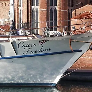 Botel Boat&breakfast Caicco Freedom **